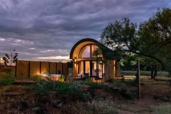 Prairie | Wide-Sky Studio Villa + Private Hot Tub - Image 1