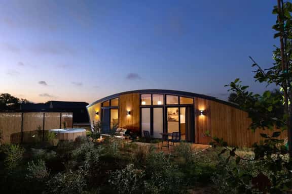 Cascade | Serene 1BD Villa with Private Hot Tub - Image 1