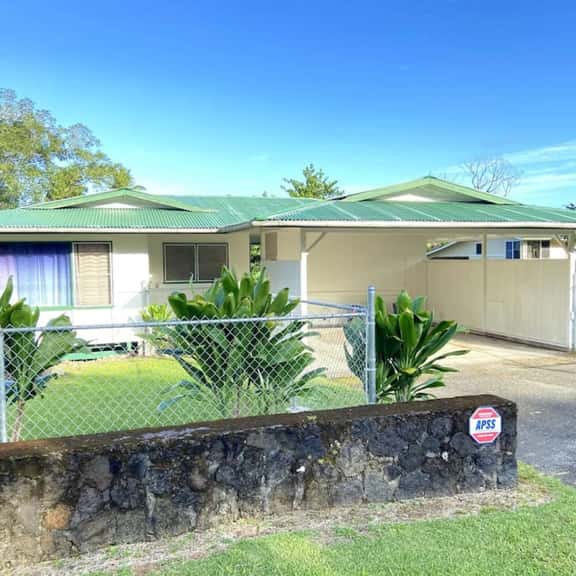 Laidback Island Living Close to Beach & Shopping - Image 1