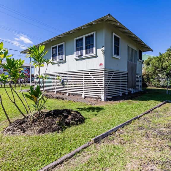 HILO HAVEN-4Bd2Ba Entire House w A/C, BBQ, Firepit - Image 1